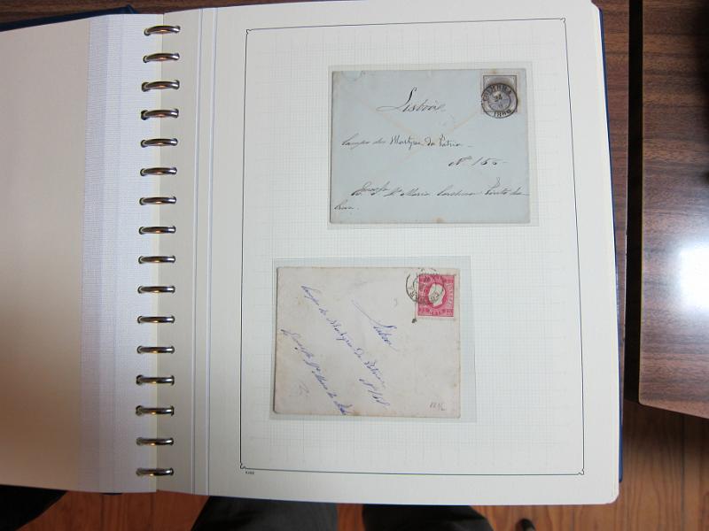 0019 (67).JPG -     Lote:    19      Marcofilia      Lotes Especiais       Descrição:         Portugal. Colecção especializada de carimbos de duplo círculo, tipo 1852, montada em 4 álbuns Lindner, com selos de diversas emissões e cartas, com estudo minucioso de cada marca. Lote a ver.         Lote       Valor Base:     &euro; 2.500,00     Valor Venda:     Retirado     